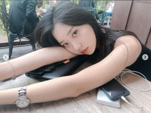 海外人妻视频热潮，揭秘背后的角色设定与新闻资讯人妻在国外读书