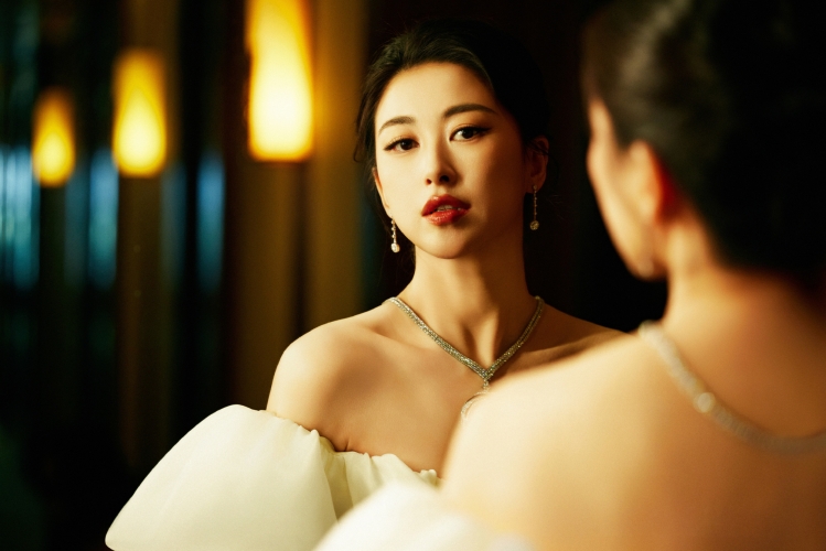国产美女首次体验，痛感背后的美艳故事