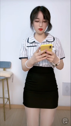 中文字幕在线，丝袜与制服的风尚潮流中文字幕在线制服丝袜在线茄子社区在线