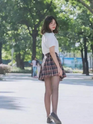中文字制服丝袜字幕在线，时尚与魅力的完美展现中文字制服丝袜字幕在线—百度