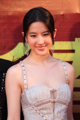 美女脱内衣禁止18以上在线观看美女脱内衣禁止，18岁以上在线观看风险与角色设定