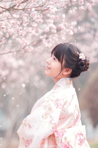 伊人小蛇婷婷色香综合缴缴情伊人小蛇，色香交织的情感故事