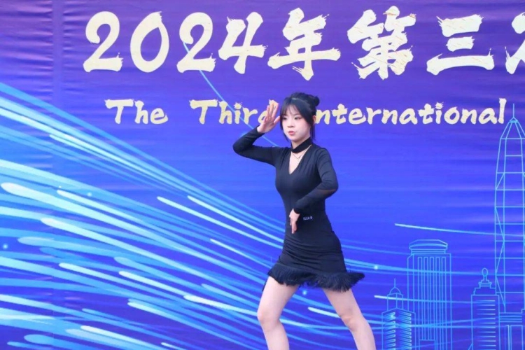 狠狠v欧美ⅴ日韩v亚洲v福利狠狠V欧美福利，体验多元文化盛宴